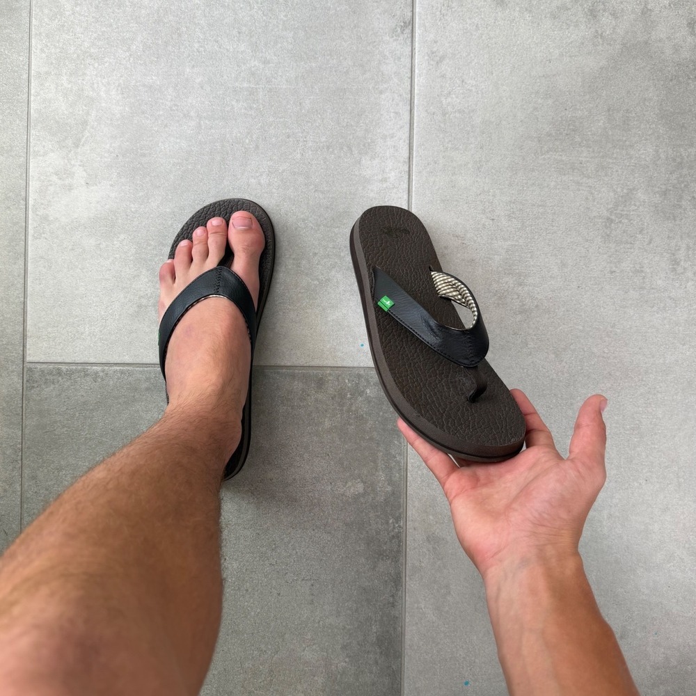 Sanuk Beer Cozy Mens Brown Leather Flip Flop Sandals Size 9 SWS2908